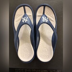Men’s NY Yankees CROCS Flip Flop Sandals Navy/White